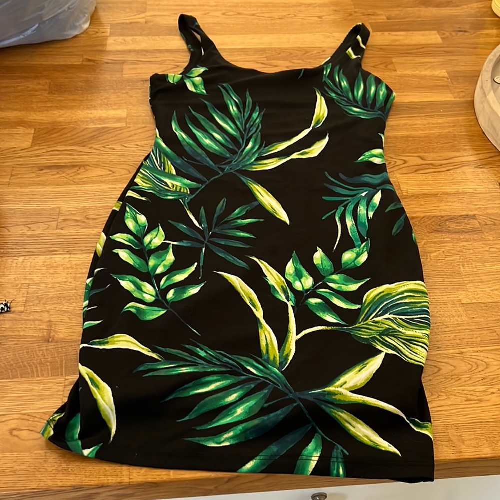 Mini dress! Black with green detail .. fits amazing